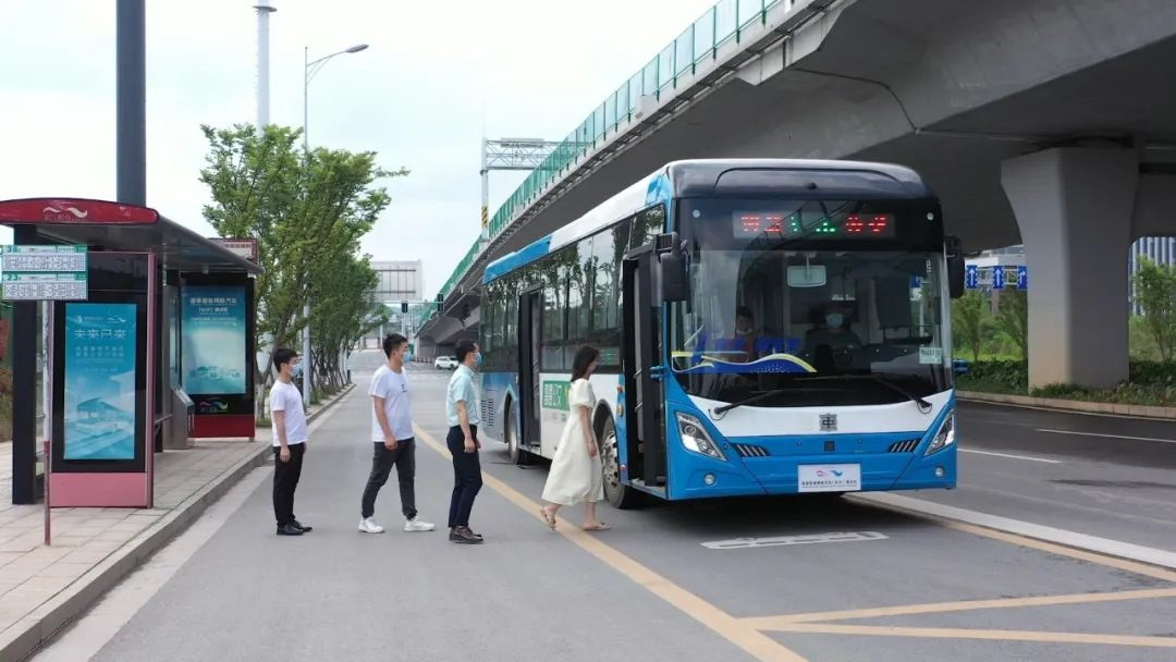 全国首个开放道路自动驾驶公交车开启常态化试运营